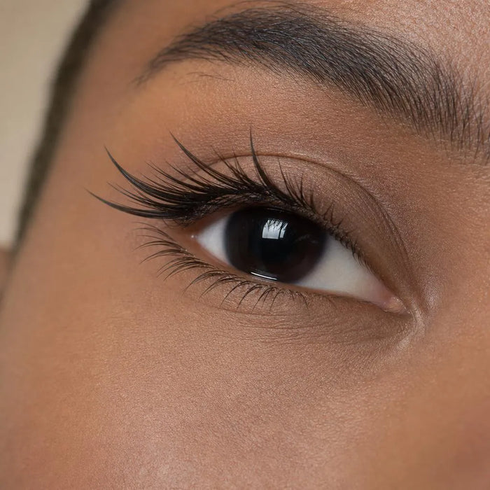 Illustration of the Cat Eye lash cluster style